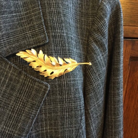 Vintage Coro Signed Gold Tone Brooch - Picture 5 of 5